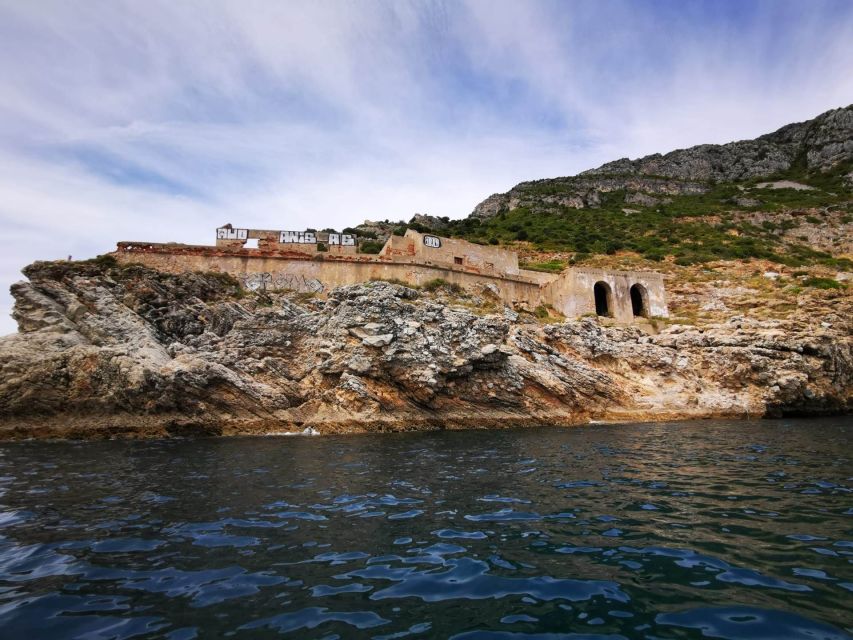 From Sesimbra: Ribeira Do Cavalo Beach and Caves Boat Tour - Itinerary Highlights