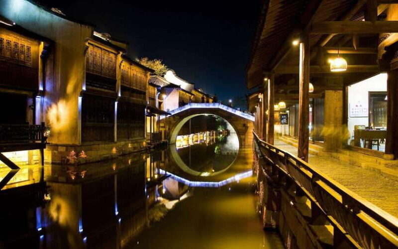 From Shanghai: Private Day Tour to Wuzhen Water Town - Key Points