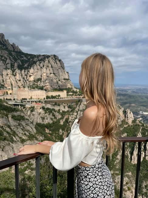 From Sitges: Montserrat, Lunch and Winery with Hotel Pick Up - The Experience in Detail