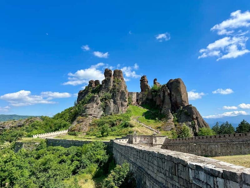 From Sofia: Belogradchik Fortress & Venetsa Cave 12 hrs Tour - The Vibrant Venetsa Cave: Natural Art in a Cooler Climate