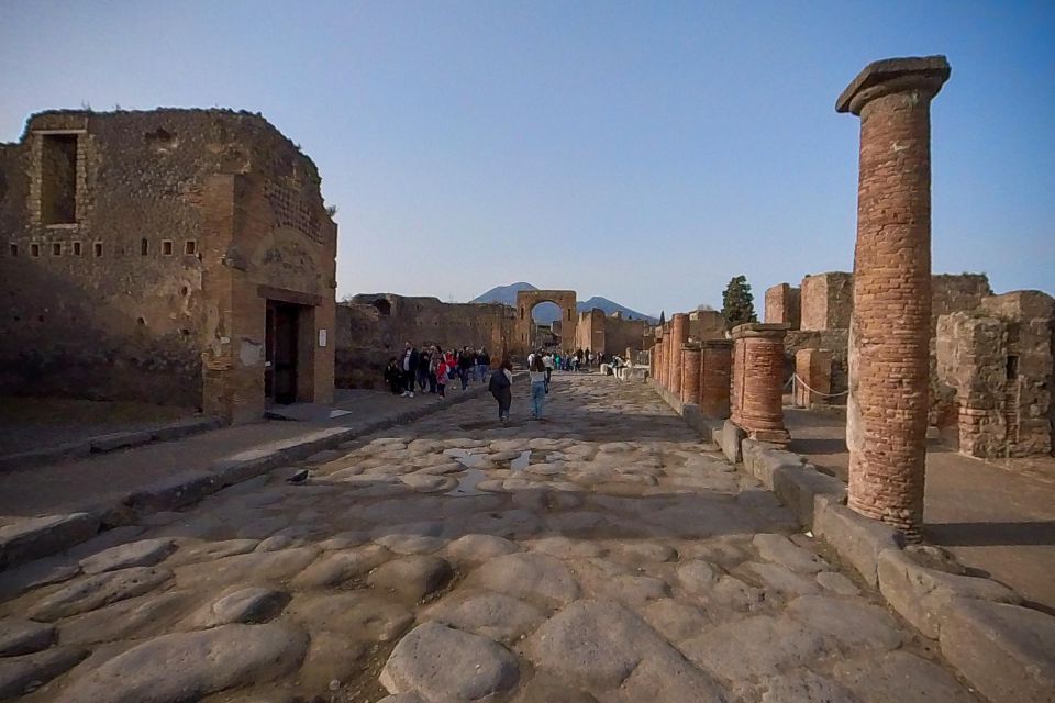 From Sorrento: Pompeii and Vesuvius Guided Tour With Lunch - Itinerary Highlights