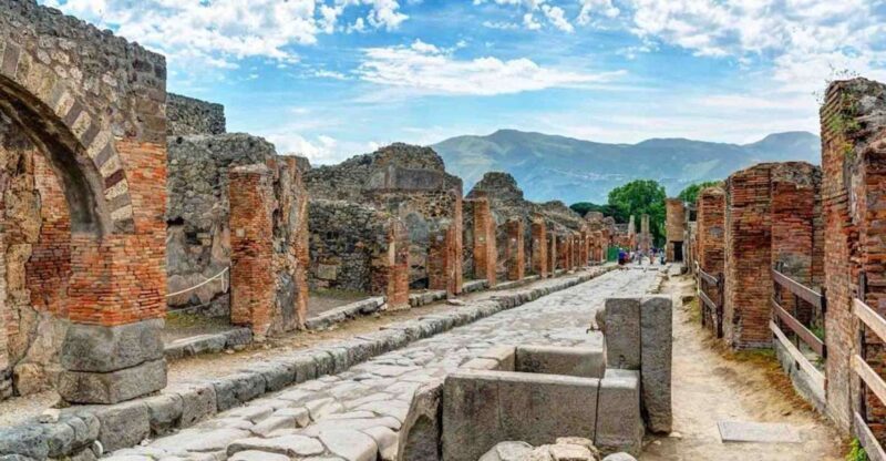 From Sorrento: Pompeii and Vesuvius Tour by Express Train - Key Points
