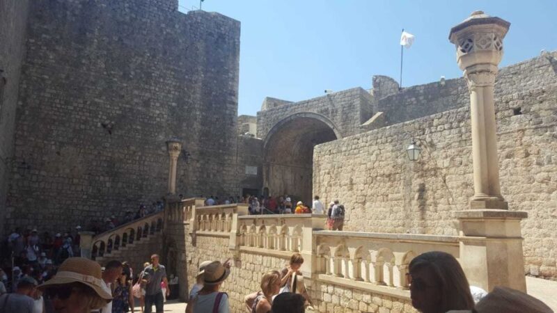 From Split/Trogir: Dubrovnik Guided Tour with a Stop in Ston - FAQ