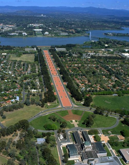 From Sydney: Canberra Day Tour - Experience