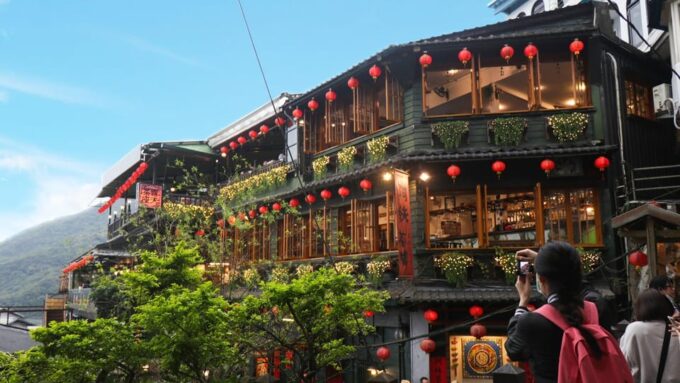 From Taipei: Shifen, Jiufen, and Yehliu Geopark Day Tour - Guided Tour: Jiufen and Shifen