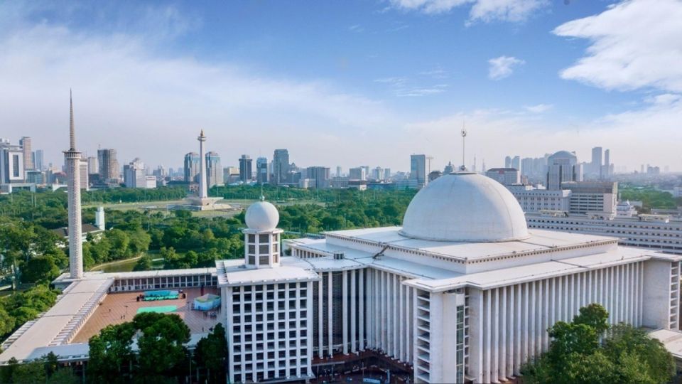 From the Airport: Welcome to the Highlights Tour of Jakarta - Key Points