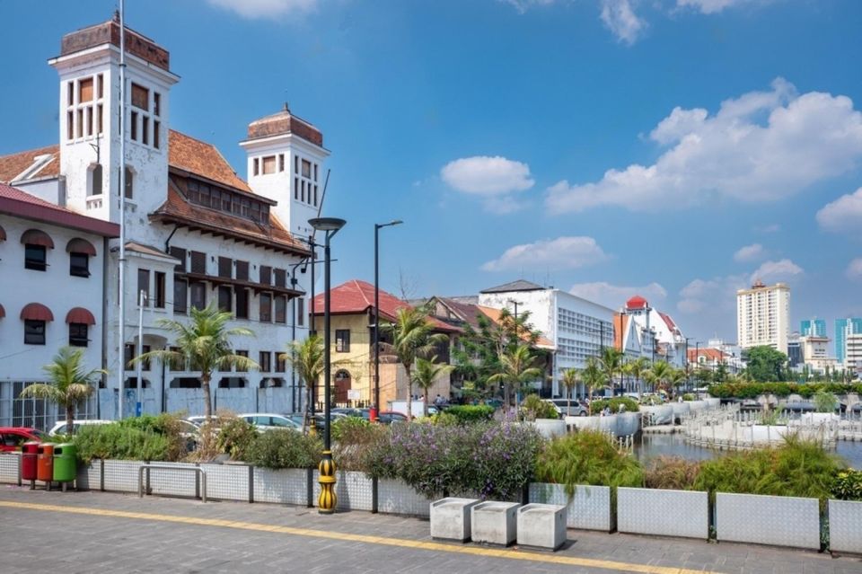 From the Airport: Welcome to the Highlights Tour of Jakarta - Exploring Old City and Fatahillah Square