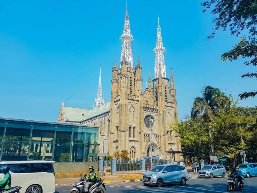 From the Airport: Welcome to the Highlights Tour of Jakarta - Discovering Istiqlal Mosque