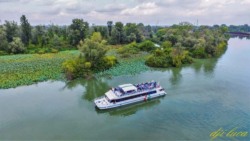 From the magic of the lakes to the ingenuity of Leonardo: sailing through waters and locks - The Itinerary: What to Expect on This Water Journey