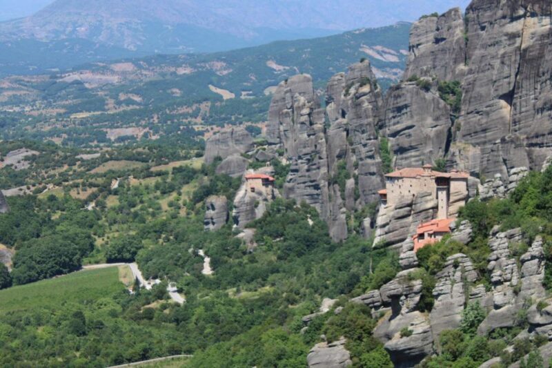From Thessaloniki :Private driving tour to Meteora - Lunch and Leisure Time