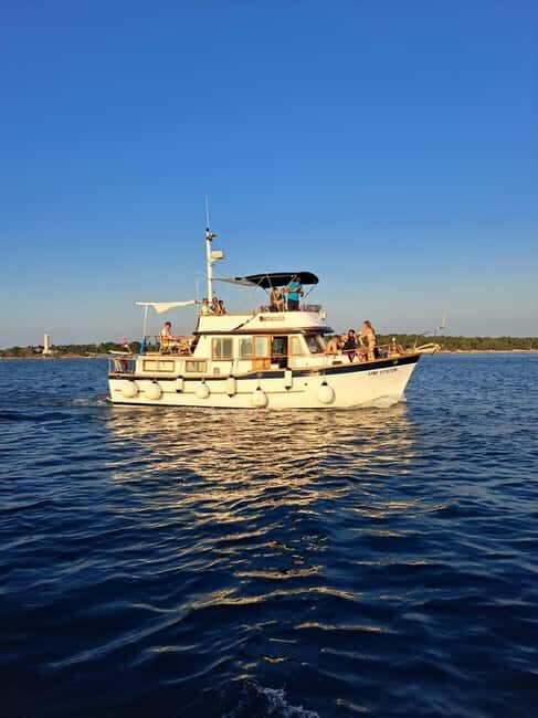 From Umag: Boat Tour to Savudrija with Swimming and Dolphins - An In-Depth Look at the Experience