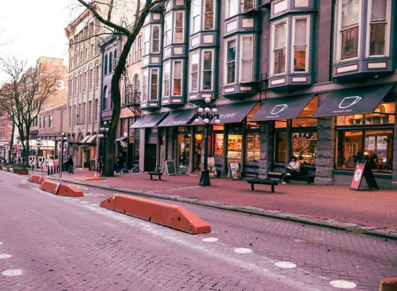 From Vancouver: Professional Photoshoot & Tour - Key Points