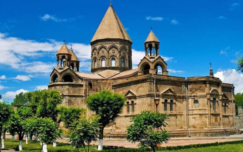 From Yerevan: Echmiadzin cathedral and Zvartnots temple - Key Points