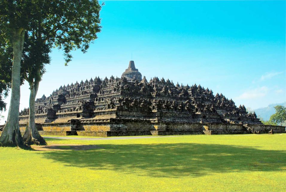 From Yogyakarta: Borobudur Sunrise Half Day Tour With Pickup - Sunrise at Setumbu Hill