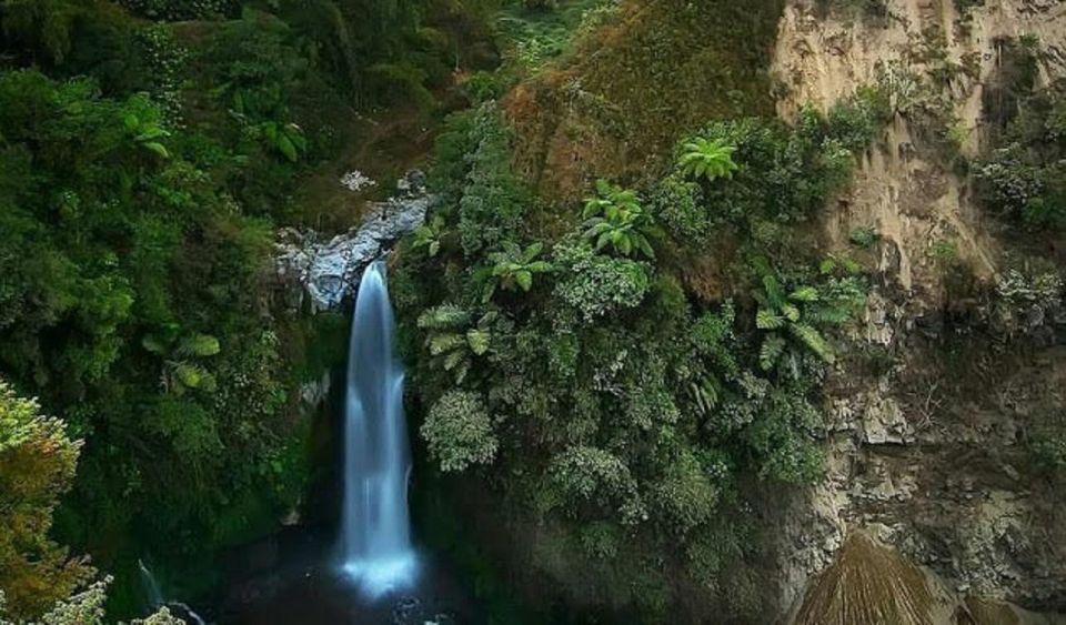 From Yogyakarta: Kedung Kayang Waterfall & Borobudur Sunset - Tipping Expectations