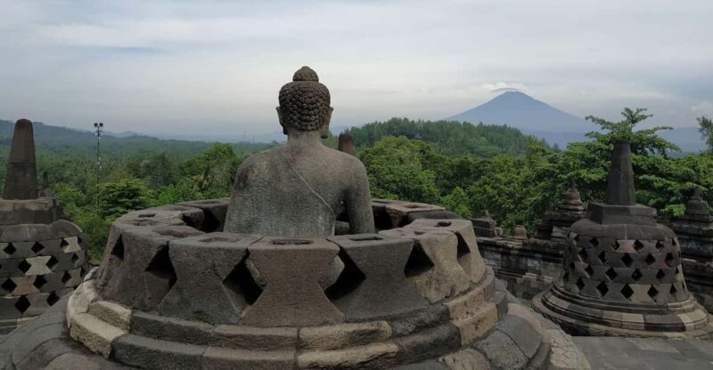 From Yogyakarta : One Day Tour Borobudur and Prambanan - Borobudur Visit