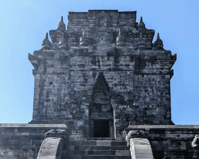 From Yogyakarta:Borobudur Climb With Ticket & Mendut Temple - Mendut Temple Entrance