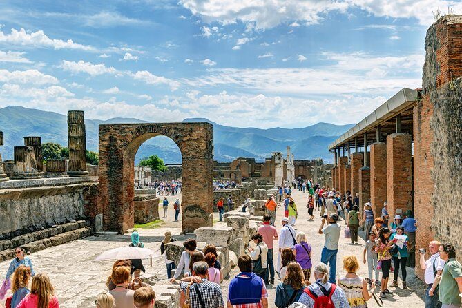 From your cruise ship in Naples to Pompeii Park, ticket and guide included - The Sum Up