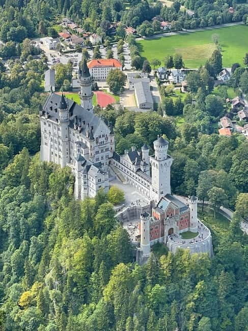From Zurich: Neuschwanstein Castle Private Tour with Lunch - Guided Tour of Neuschwanstein Castle