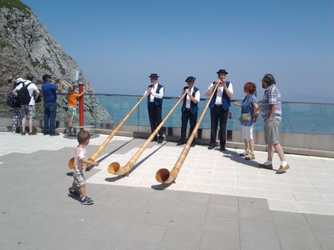 From Zürich:Small Group Tour Golden Roundtrip to Mt. Pilatus - Transportation and Meeting Point