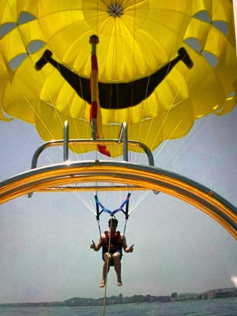 Fuengirola: Parasailing on the Costa Del Sol. - Key Points