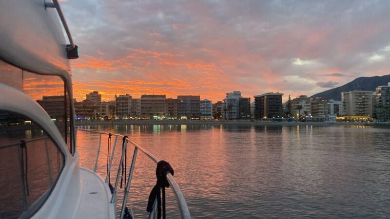 Fuengirola Sunset Boat Tour With Cocktail Dinner & Champagne - Experience Highlights