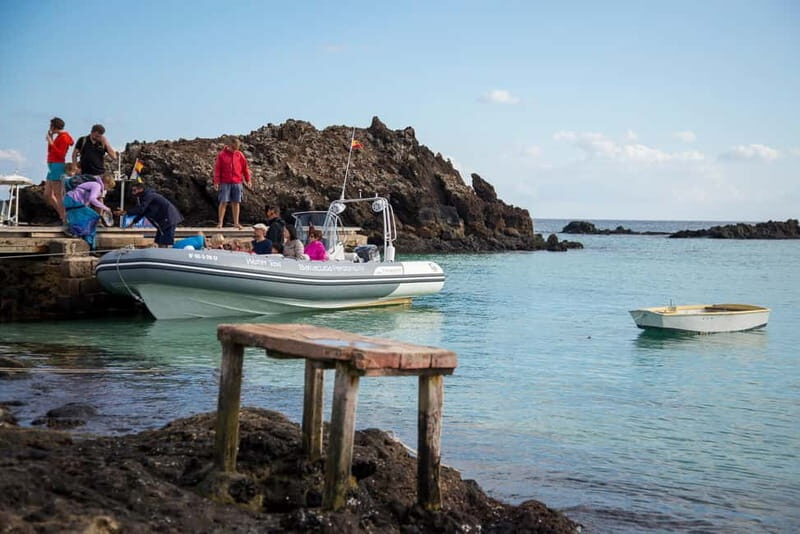 Fuerteventura: 1 hour private mini-cruise on Lobos Island - Key Points