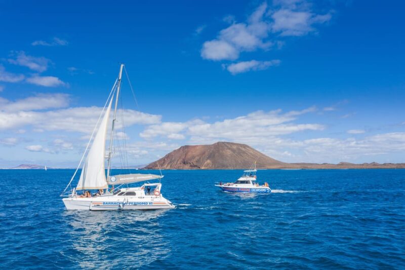 Fuerteventura: Catamaran Excursion to Lobos Island - Onboard Activities and Amenities