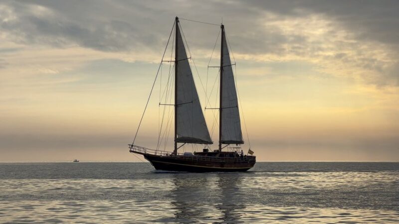 Fuerteventura: Sunset Boat Trip With DJ, Food & Drinks - Important Information