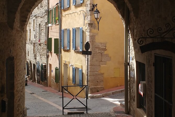 Full-Day 3 Village Tour of Provence: Splendid & Secret - Hilltop Le Castellet