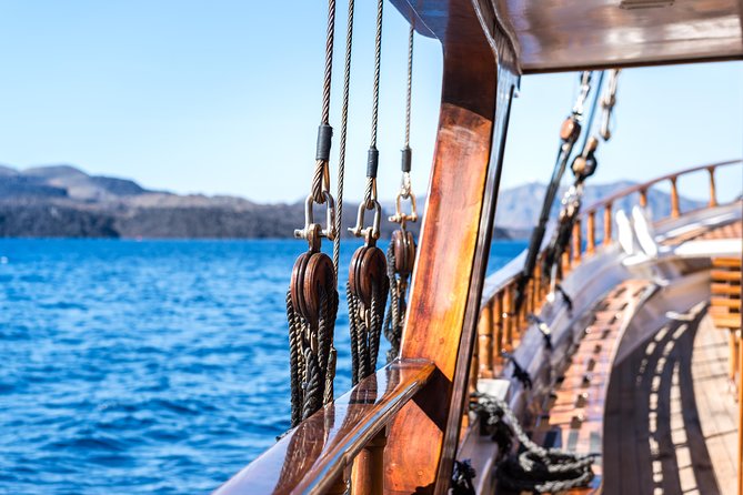 Full Day Boat Tour to Caldera Islands & Sunset in Oia by Bus - Transfers and Pickup Information