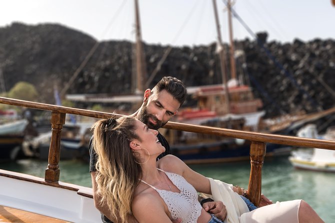 Full Day Boat Tour to Caldera Islands & Sunset in Oia by Bus - Group Size