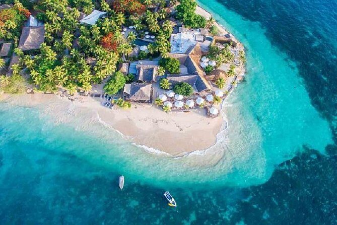 Full Day Castaway Island with Lunch - What to Expect from This Full-Day Cruise