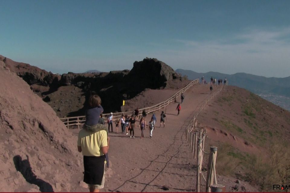 Full-Day From Naples: Pompeii and Vesuvius With Pizza Lunch - Enjoying Delicious Pizza Lunch