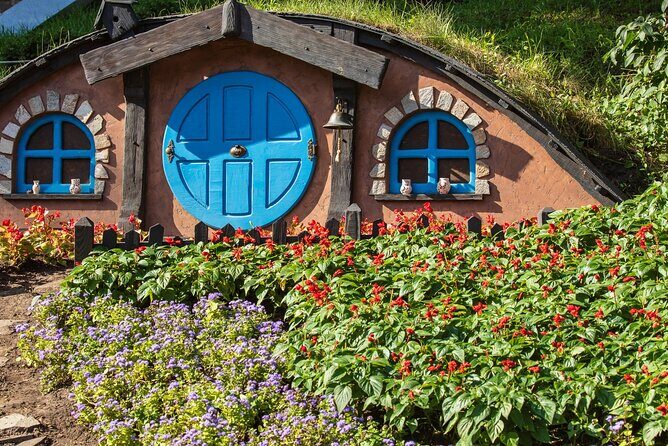 Full Day Hobbiton Movie Set and Rotorua Tour from Auckland - Starting Point: Auckland