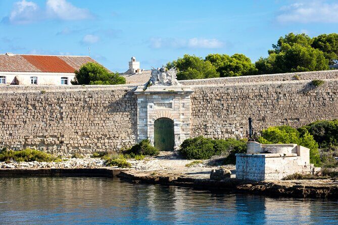 Full Day Mahon Harbour, Binibeca and Xoroi Cave Tour in Minorca - Who Should Consider This Tour?