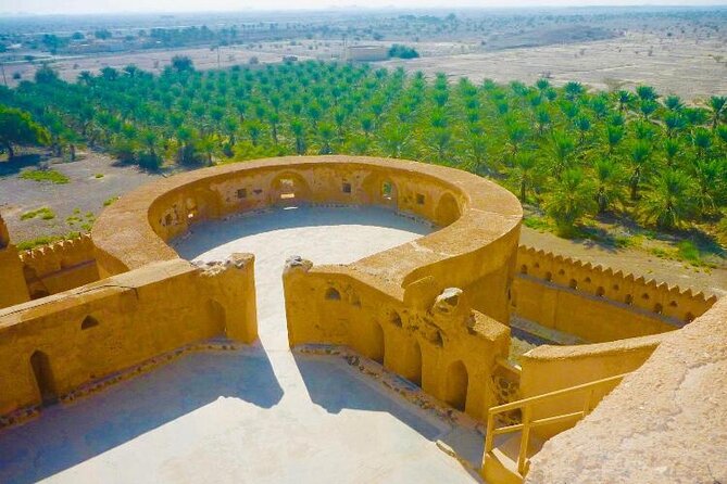 Full-Day Nizwa Fort, Bahla Fort and Jabreen Castle Private Tour - Taking in Nizwa Souks Vibrant Atmosphere
