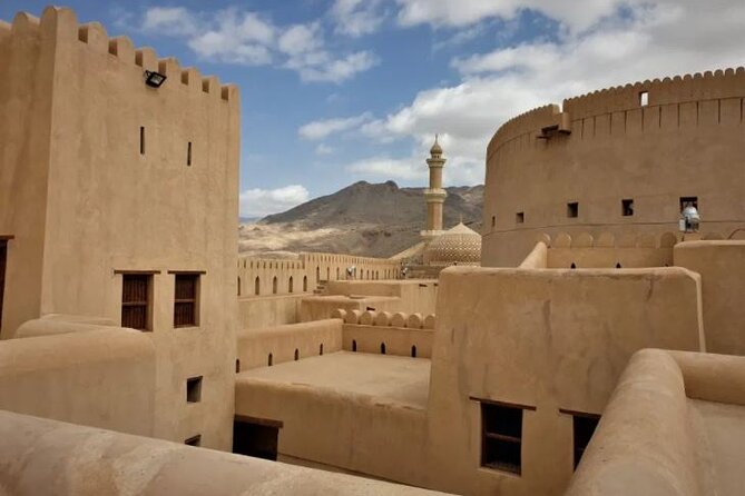 Full-Day Nizwa Fort, Bahla Fort and Jabreen Castle Private Tour - Witnessing Pottery Making in Bahla
