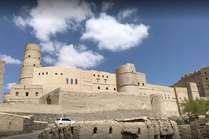 Full-Day Nizwa Fort, Bahla Fort and Jabreen Castle Private Tour - Comfortable Transportation and Knowledgeable Guide