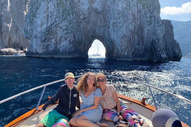 Full Day Private Boat Tour of Capri - Included Amenities
