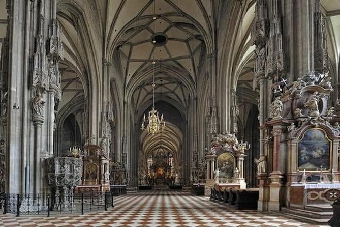 Full Day PRIVATE GUIDED VIENNA Tour From Budapest With Lunch and Drinks - The Sum Up