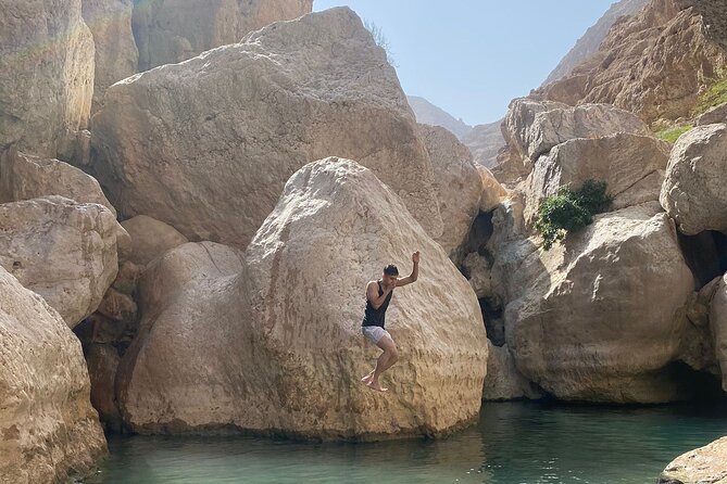 Full-Day Private Tour of Wadi Shab and Bimmah Sinkhole - Pickup and Meeting Details