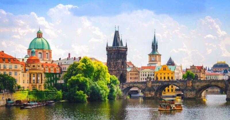 Full-Day Private Trip from Vienna to Prague - Key Points
