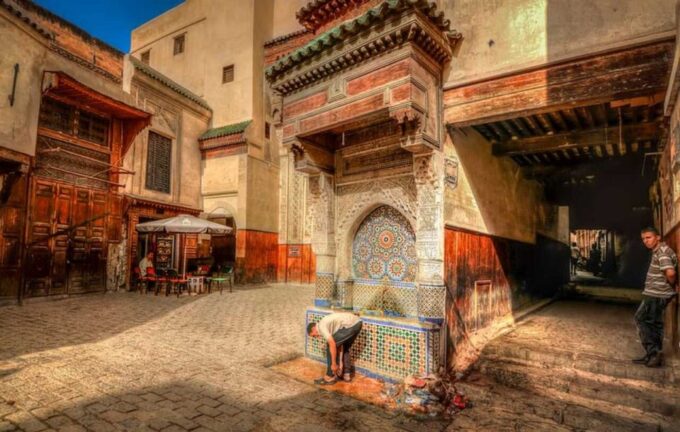 Full-Day Shopping Tour in Fes Medina With a Local Guide - Lunch and Shopping Breaks