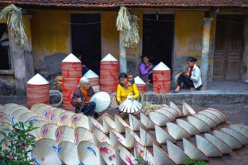 Full Day Tour: Incense Village, Hat-Making & Lacquer Art - Hat-Making Tradition