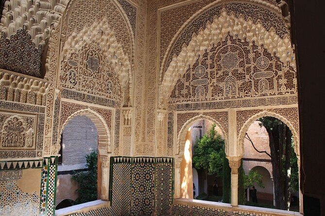 Full Day Tour of The Alhambra from Malaga - What the Tour Offers: A Detailed Breakdown
