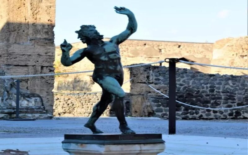 Full Day Tour: Pompeii and Vesuvio with Bus Transfer - Key Points