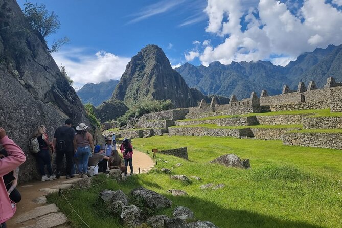 Full Day Tour to Machu Picchu From Cusco - Highlights of Tour Guides