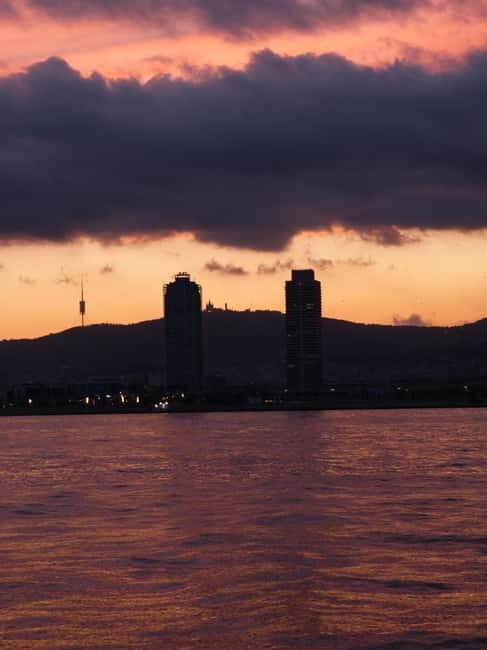 FULL MOON Boat Experience (OpenBar+Local Tapa included) - The Authentic Experience: Why It Matters