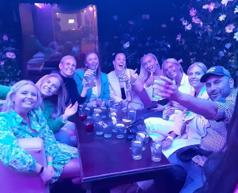 Fun explorers pub Crawl with 1 hour open bar and 3 VIP clubs - Authenticity and Value